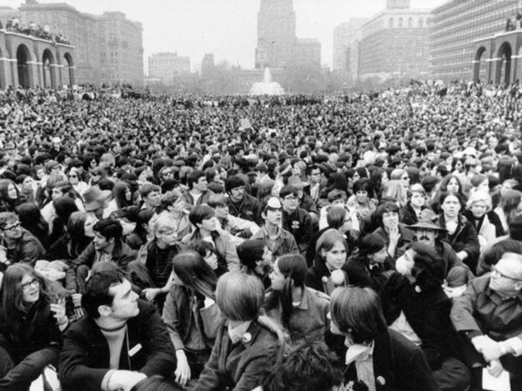 Masiva movilización el 22 de abril de 1970 bajo la consigna "Dia de La Tierra"