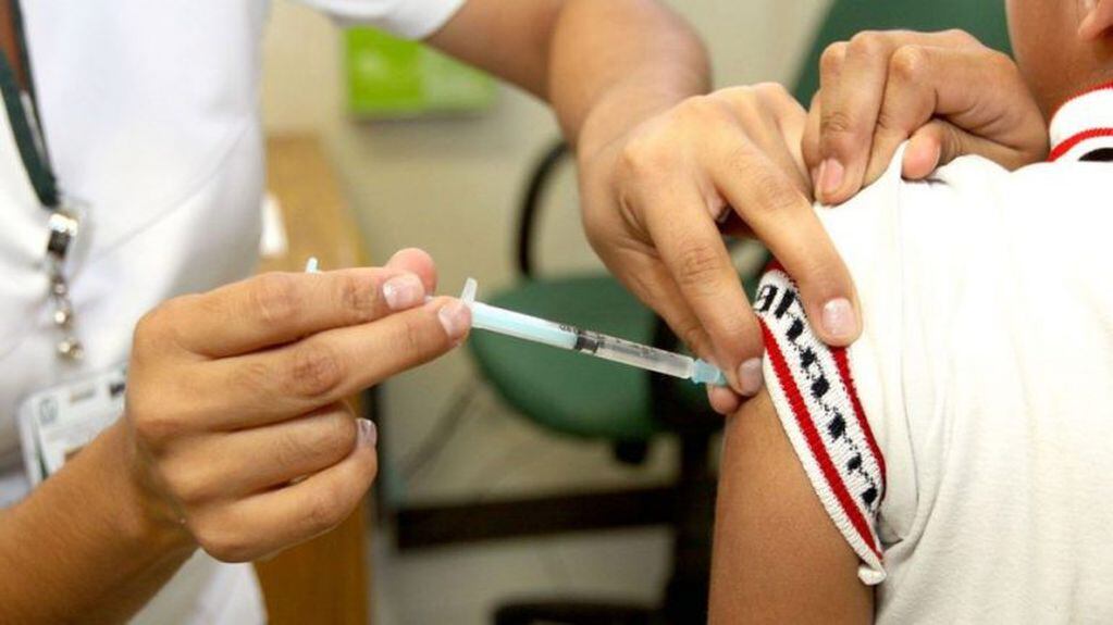 "La vacuna es muy buena, efectiva y no trae efectos adversos", aseguró la ministra de Salud, Ana María Bou Pérez.