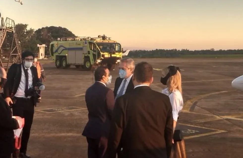 Arribo del presidente Alberto Fernández al aeropuerto de Posadas. (MisionesOnline)