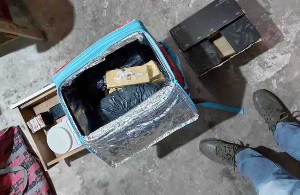 Gendarmería Nacional recolectó paquetes de un kilo durante el procedimiento. (@minseg)