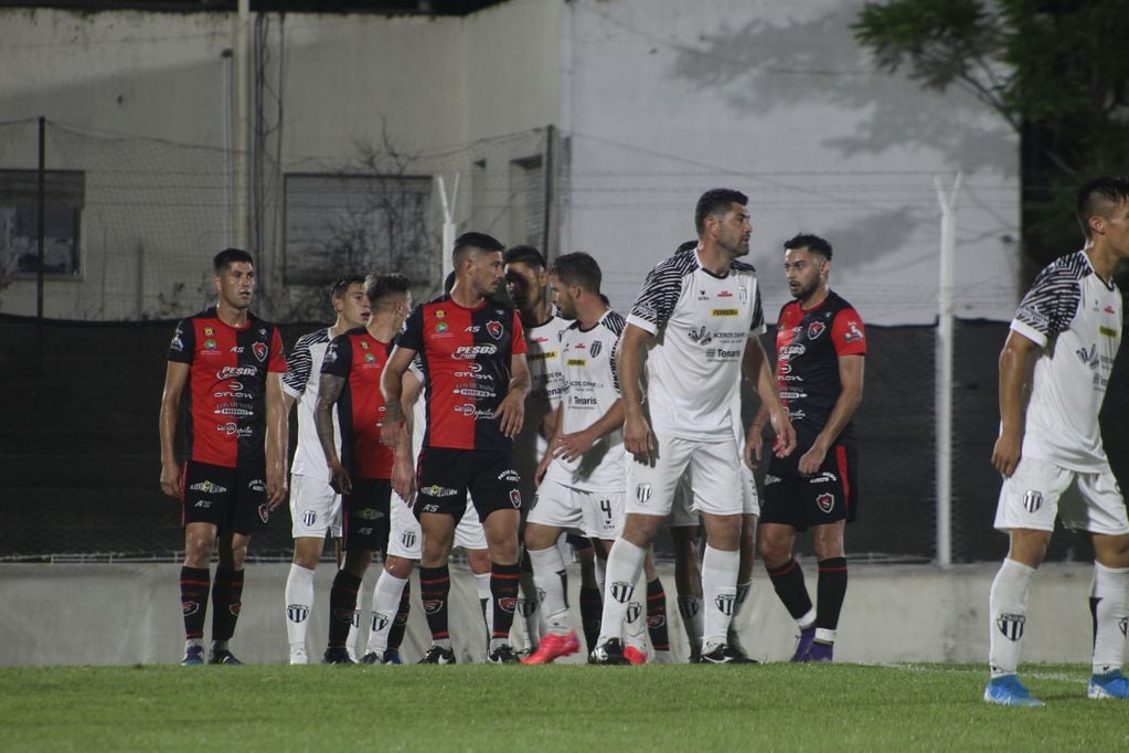 Sporting cayó 3 a 0 ante Liniers por la final de los playoff