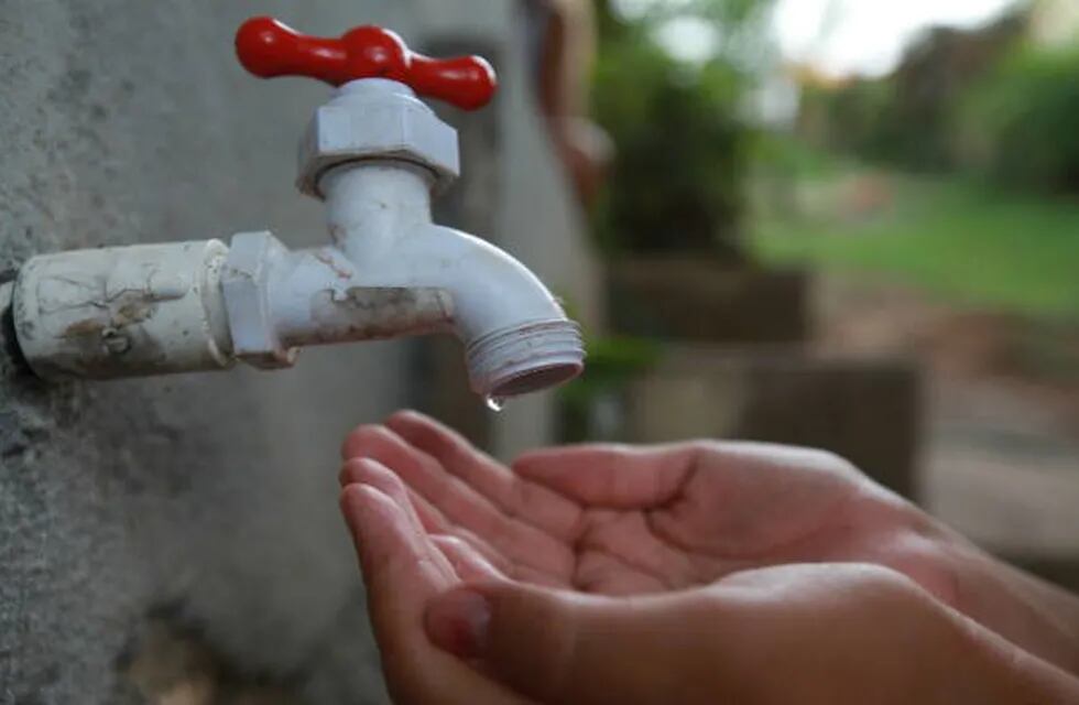 El suministro de agua en Coronel Rosales continúa generando reclamos