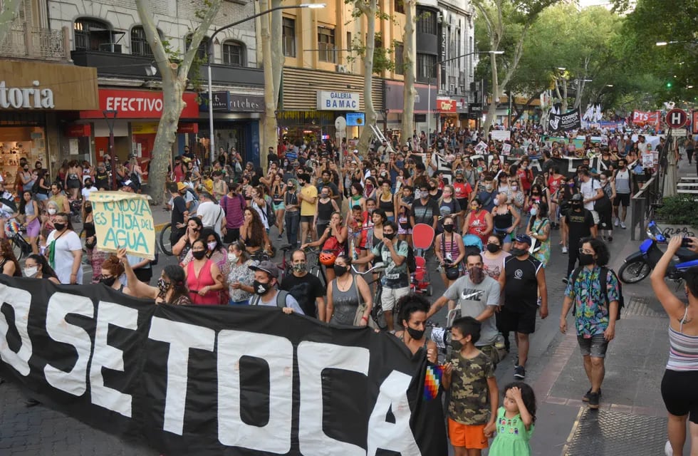 Movilización marcha por el agua en Mendoza 2019.
