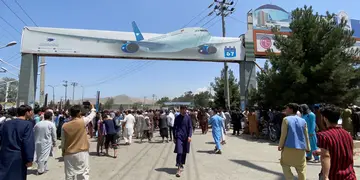 Pánico en Kabul tras toma del poder de los talibanes en Afganistán