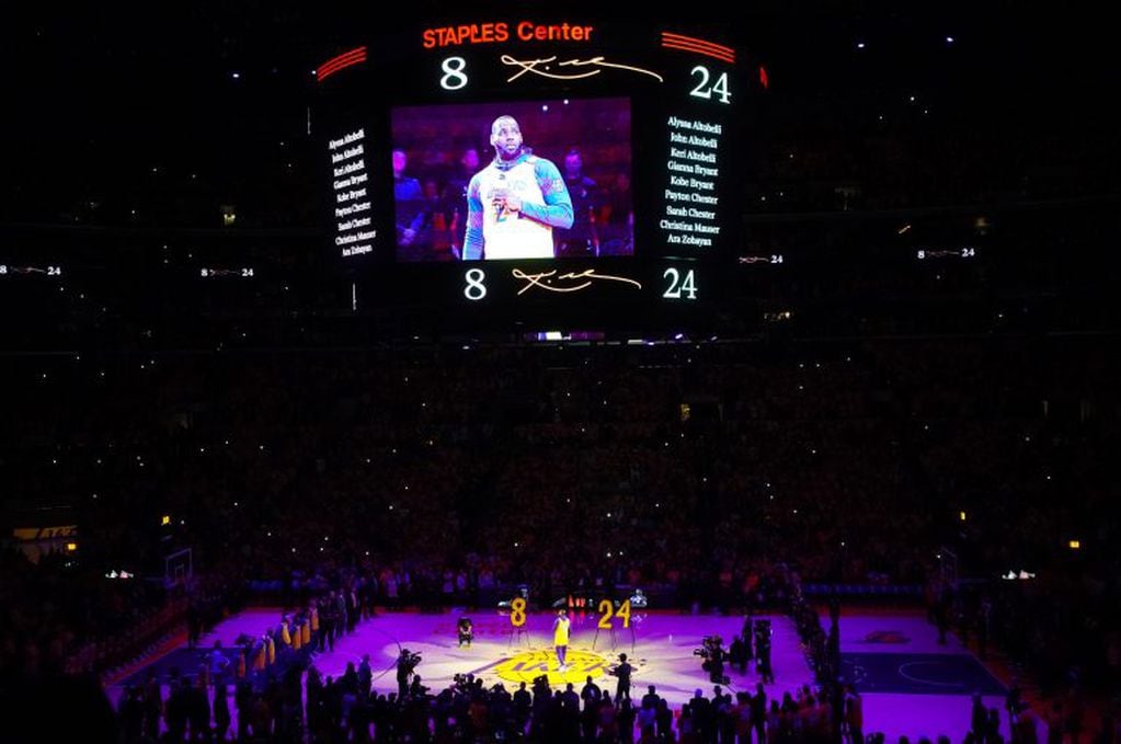 31 January 2020, US, Los Angeles: LA Lakers' LeBron James wears a Kobe Bryant jersey as he speaks during a Kobe Bryant tribute at the Staples Center ahead of the NBA basketball match between Los Angeles Lakers and Portland Trail Blazers. Photo: Scott Varley/Orange County Register via ZUMA/dpa