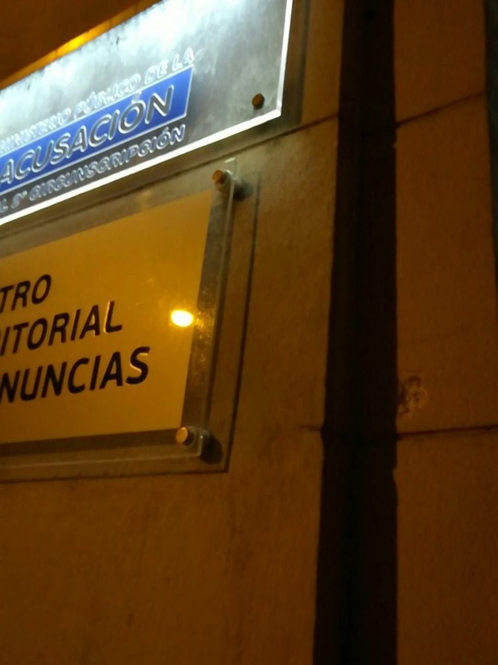 Balearon la sede de la Fiscalía Regional de Rosario en Montevideo 1968. (@pckassabian)