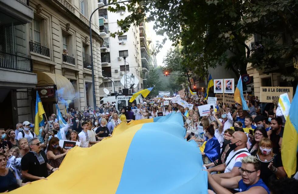 Los ucranianos en Ciudad de Buenos Aires marcharon en repudio a la guerra.