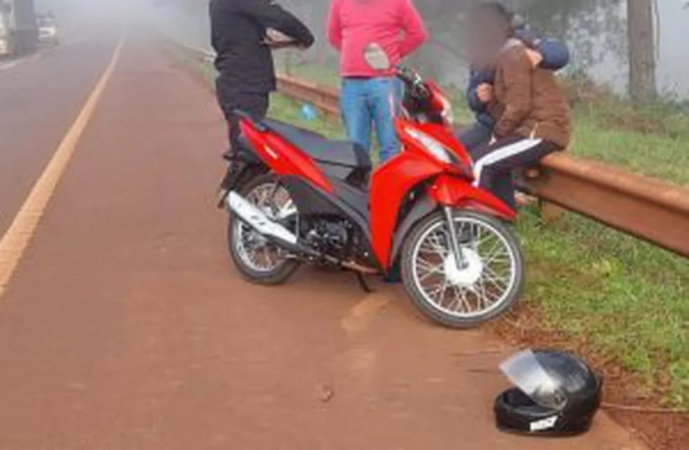 Despistó con su motocicleta y terminó herida.