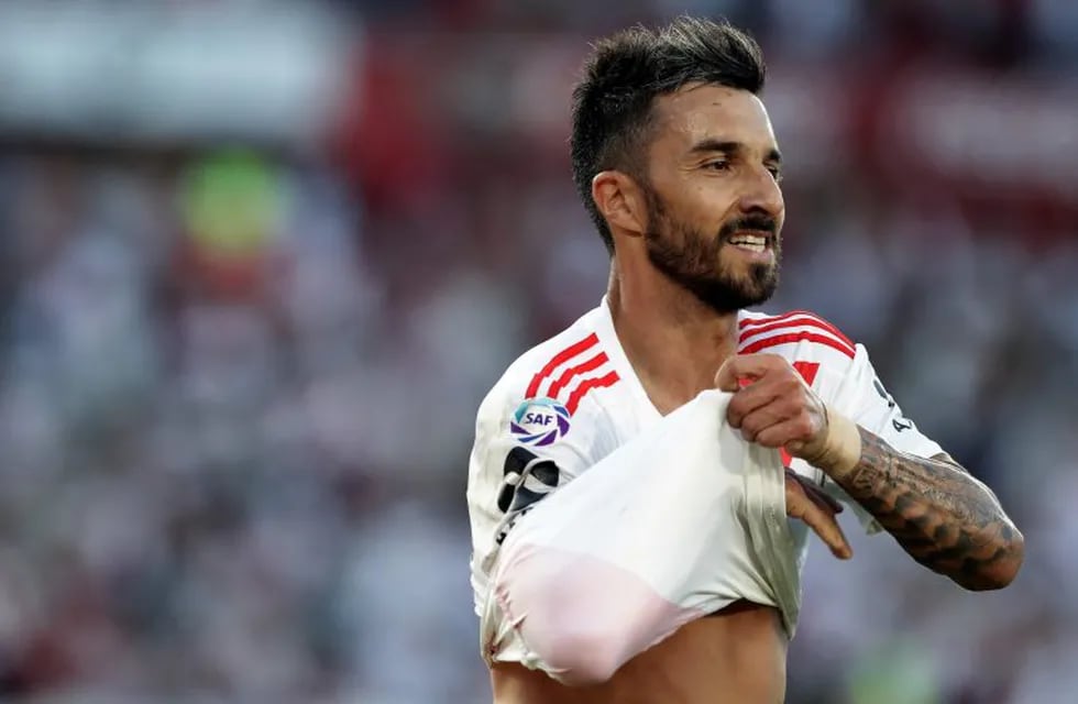 River Plate's forward Ignacio Scocco celebrates after scoring the team's second goal against Central Cordoba during their Argentina First Division 2020 Superliga Tournament football match at Monumental Sbuenos airestadium, in Buenos Aires, on February 2, 2020. (Photo by ALEJANDRO PAGNI / AFP)