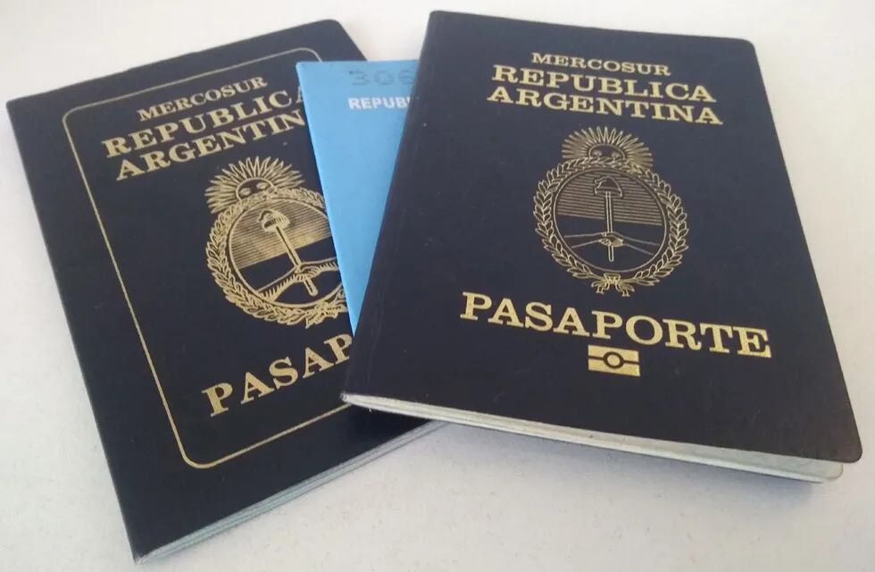 A partir de este viernes 26 de noviembre, el trámite para realizar el pasaporte costará un 150% más. Foto: La Voz.