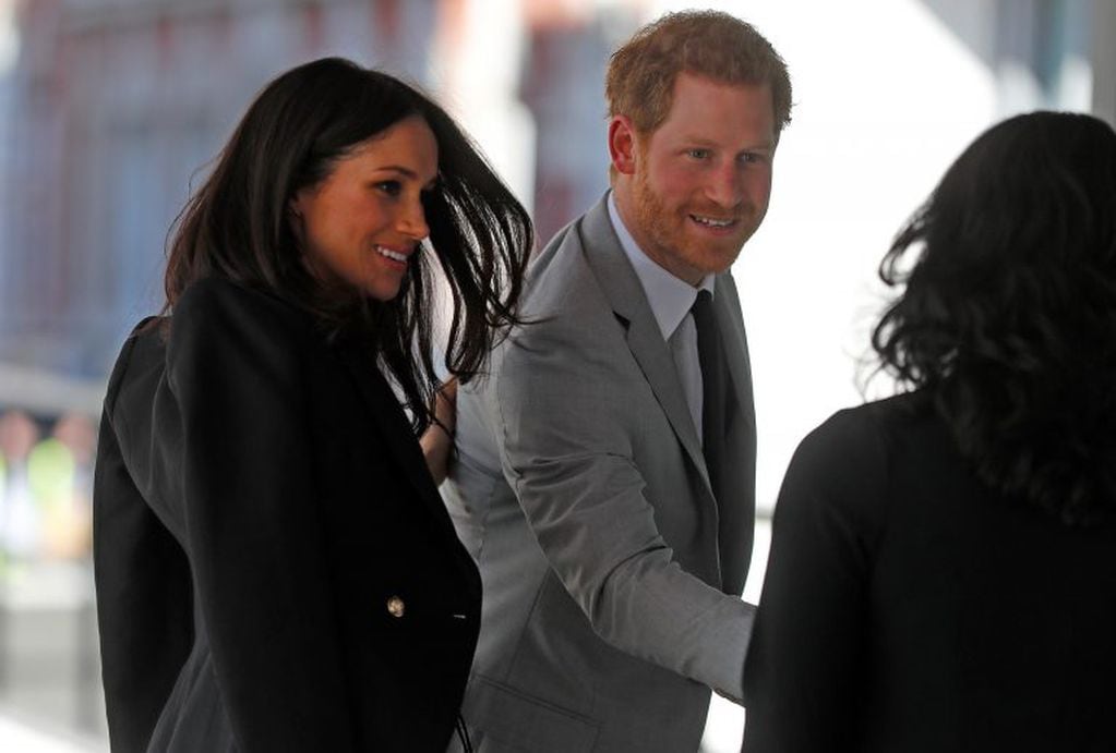 Príncipe Harry y Meghan Markle, junto a su familia real británica