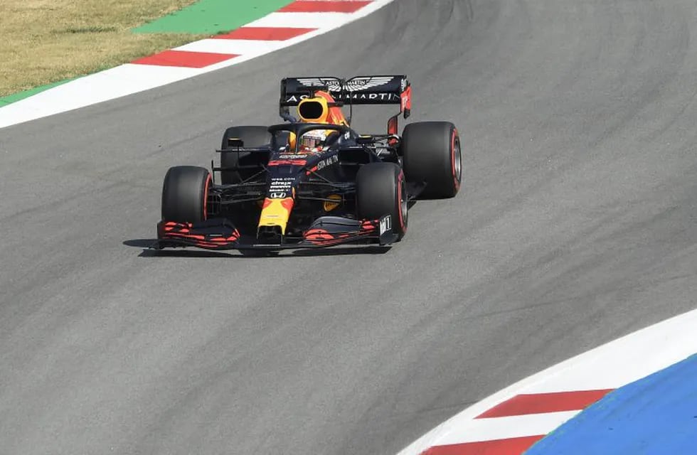 Montmelo (Spain), 15/08/2020.- Dutch Formula One driver Max Verstappen of Aston Martin Red Bull Racing in action the qualifying session of the Formula One Grand Prix of Spain at the Circuit de Barcelona-Catalunya in Montmelo, Spain, 15 August 2020. The 2020 Formula One Grand Prix of Spain will take place on 16 August 2020. (Fórmula Uno, España) EFE/EPA/Josep Lago / Pool