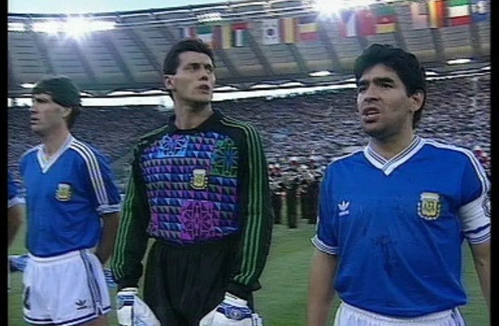 La inolvidable imagen de Diego Maradona insultando a los italianos