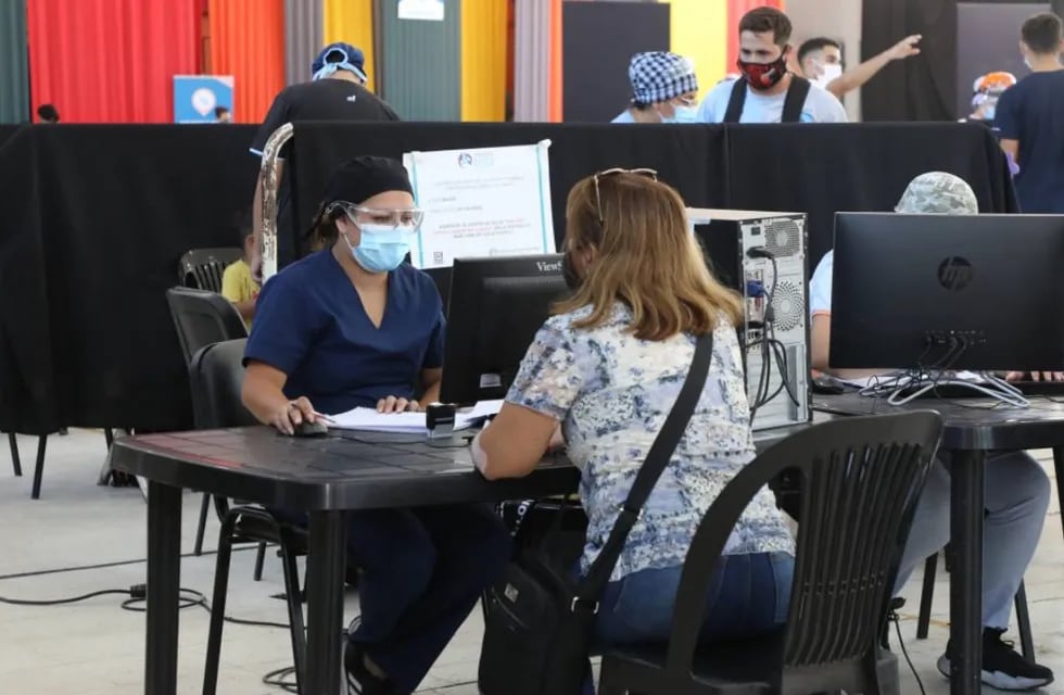 Se aplicaron en el día 14.154 dosis de la vacuna en Santa Fe este martes