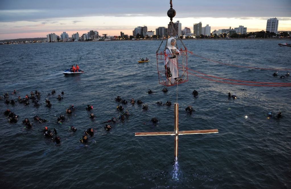 El emocionante Vía Crucis que ofrece Puerto Madryn en Semana Santa.