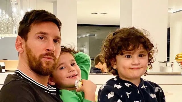 Lionel Messi junto a sus hijos Mateo y Ciro