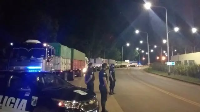 San José: secuestran varios camiones cargados con soja ilegal