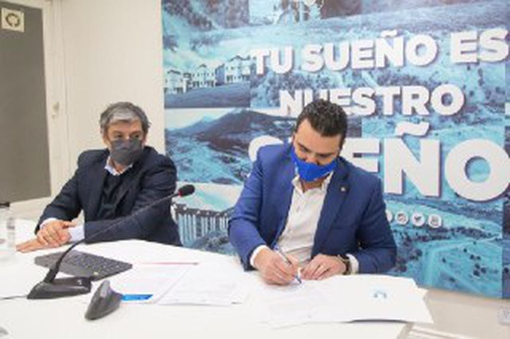 El intendente Walter Vuoto y el Ministro de Desarrollo Territorial y Hábitat de la Nación, firmaron un convenio para la construcción de 132 viviendas