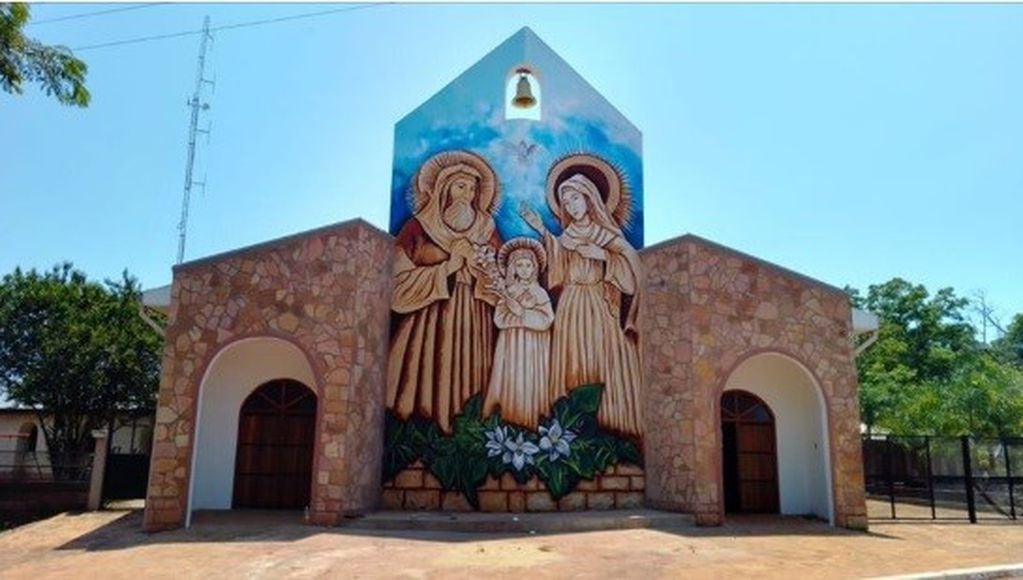 En la vecina Santa Ana, que forma una sola parroquia con Loreto, el mural homenajea a Ana y Joaquín, la madre y el padre de la Virgen María, como patrona de los abuelos y adultos mayores. (Facebbok)
