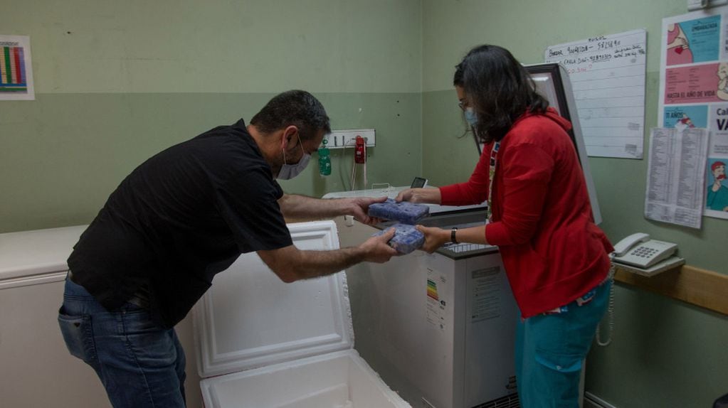 Bariloche 28/12/20 Las primeras dosis de la vacuna Sputnik V llegaron al Hospital Zonal Ramon Carrillo. Foto: Marcelo Martinez 