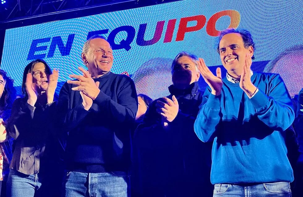 Guillermo de Rivas, nuevo intendente de Río Cuarto, junto al gobernador de Córdoba, Martín Llaryora, y al actual intendente, Juan Manuel Llamosas. (Tomy Fragueiro / La Voz)