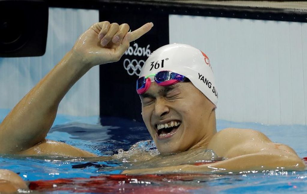 Sun Yang celebra en los Juegos de Río (Foto:AP Photo/Matt Slocum, File)