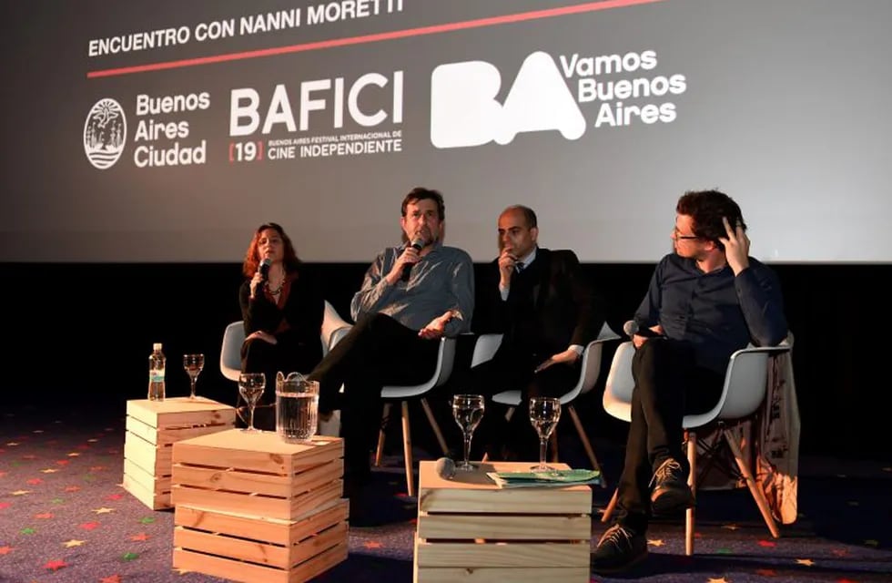 El director de cine italiano Nanni Moretti (segundo por la izq), el 20/04/2017 en Buenos Aires, Argentina, durante una charla abierta en el festival de BAFICI. Durante la misma confesó que el victimismo le parece 