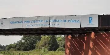 Accidente en la ruta 33: chocó un camión contra el puente de ingreso a Pérez
