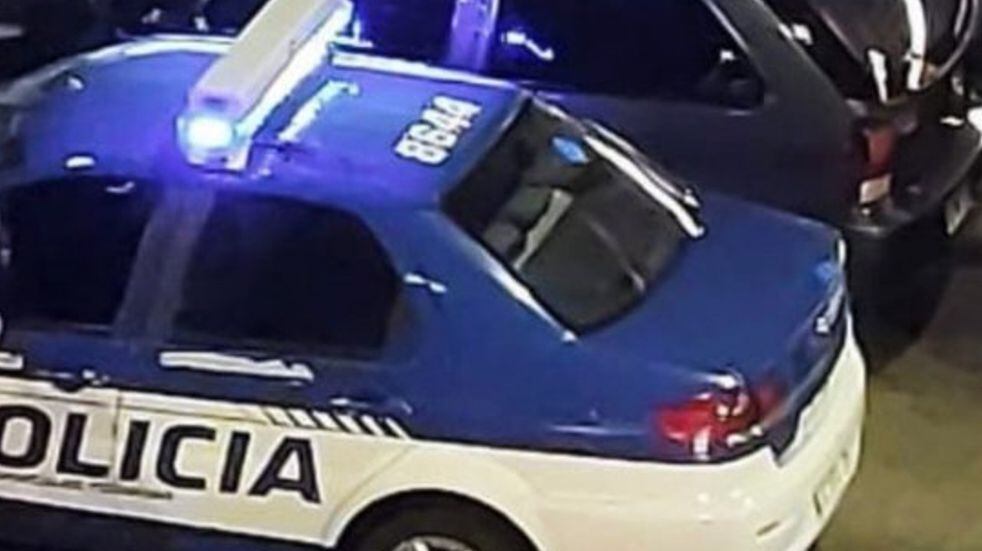 Un móvil de la Policía de Córdoba, protagonista de un divertido episodio.