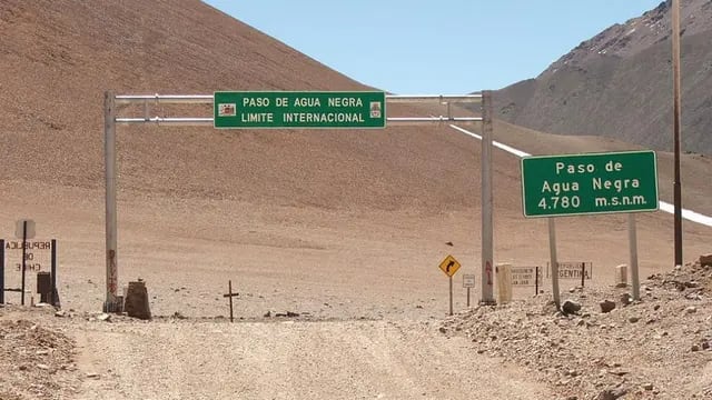 AGUA NEGRA. El paso entre Argentina y Chile por las regiones de San juan y Coquimbo (Wikipedia).