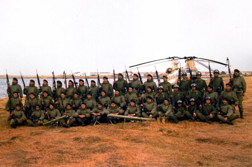Soldados del RI25 en Malvinas