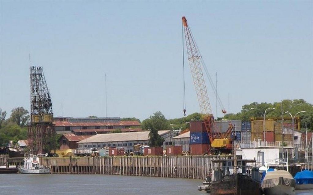Buscan aliviar las cargas del puerto de la Capital, que se encuentra "colapsado"