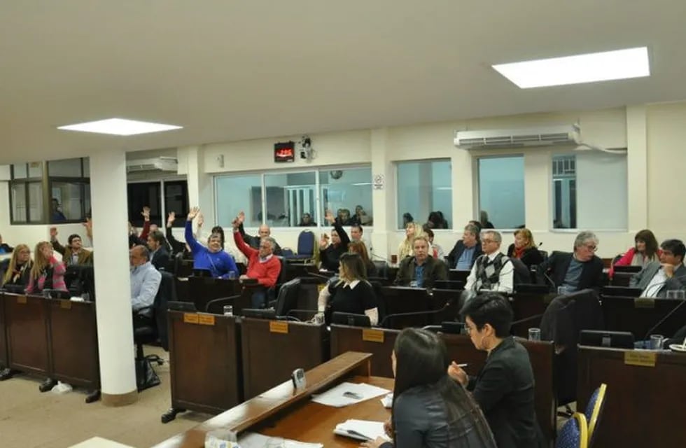 La Cámara de Diputados de Chaco rechazó tratar la ley de tope salarial.