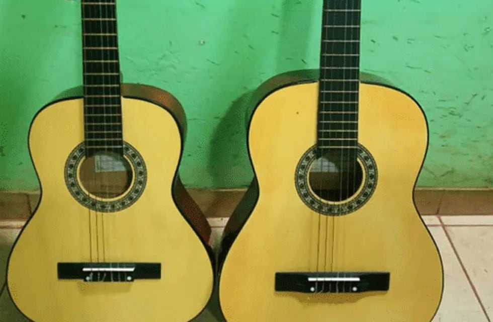 Puerto Iguazú: efectivos policiales lograron recuperar tres guitarras criollas que habían sido sustraídas.