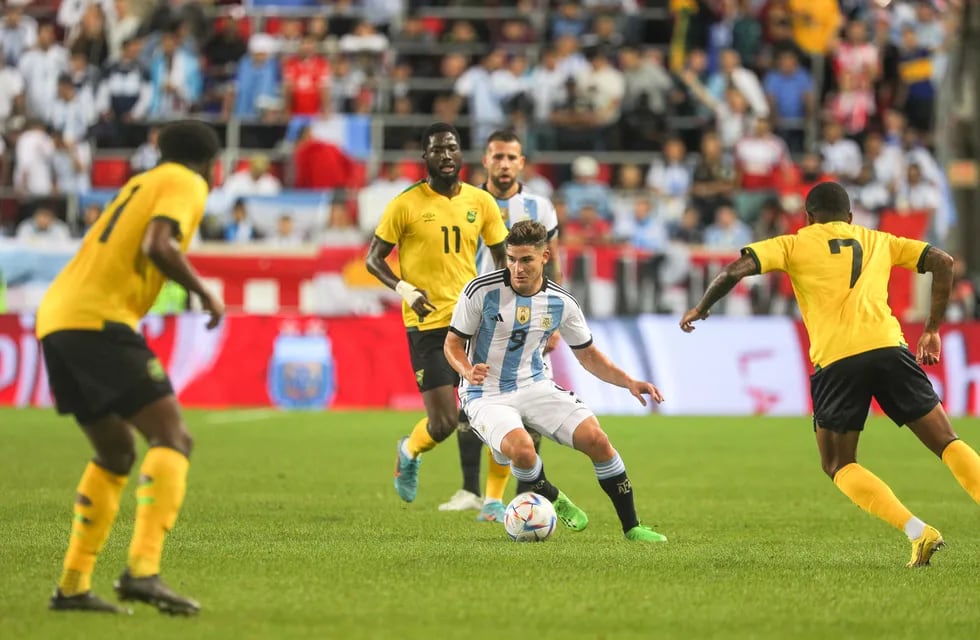 julián Álvarez metió el primer gol ante Jamaica. Foto: @Argentina