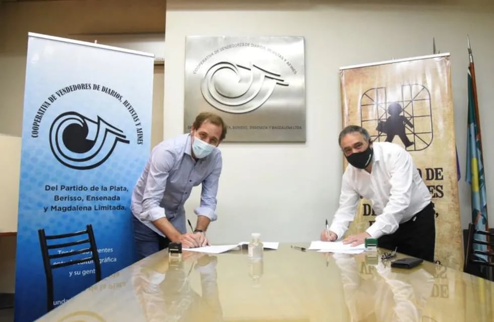 Firman convenio con el Sindicato de Canillitas para regularizar los puestos de diarios y revistas (Municipalidad de La Plata)