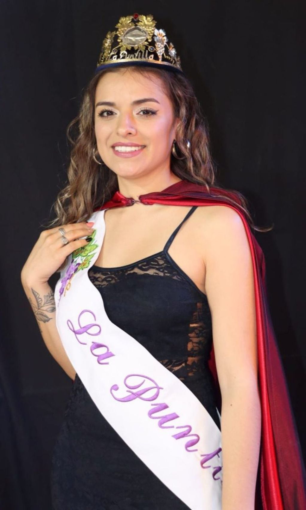 Aldana Abril Arce, reina del distrito de La Puntilla.