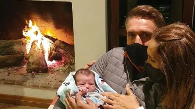 Gabriel Batistuta, su esposa Irina y su nieto Lautaro