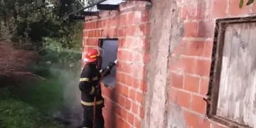 Incendio en una vivienda de Aristóbulo del Valle dejó daños materiales