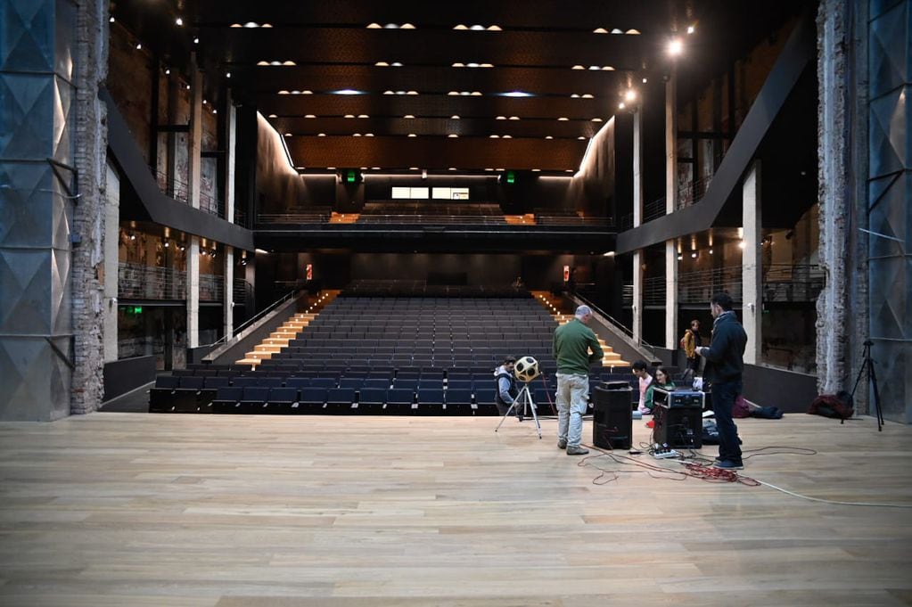 La sala del Teatro Comedia ya está casi lista. Se lanzó la subasta por el telón (Municipalidad de Córdoba).