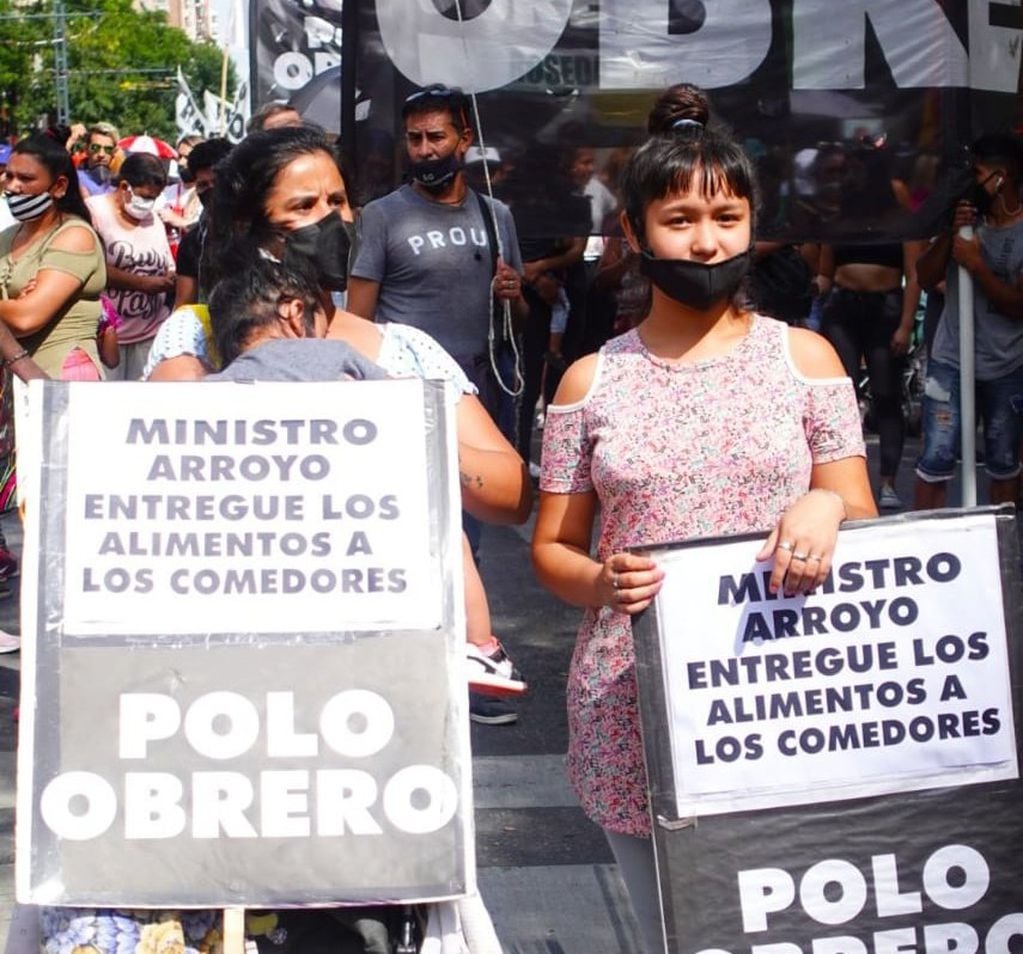 Los reclamos también alcanzan al Gobierno Nacional, en la protesta del Polo contra la pobreza y el hambre en Córdoba.