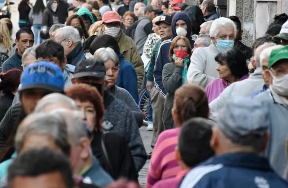 Peligra la jubilación de los mayores de 45 por el aumento del trabajo informal y el desempleo (Foto: Clarín)