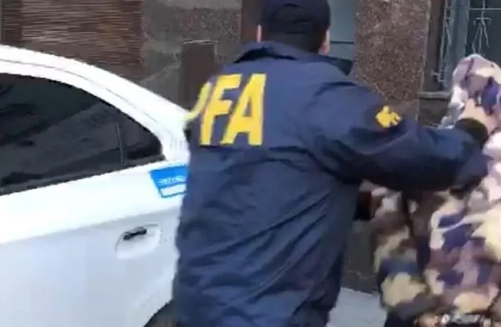 Una suboficial de policía detenida por comprar droga. (PFA)