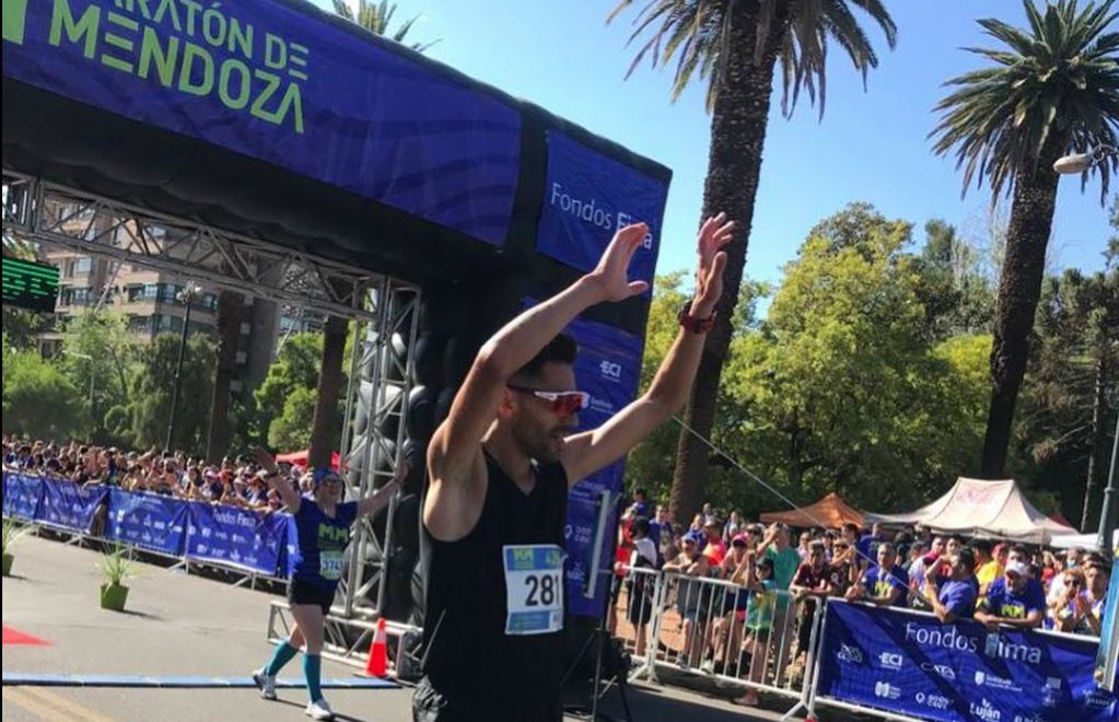 Antonio Poblete en uno de sus triunfos, aquí en el Maratón Internacional de Mendoza.