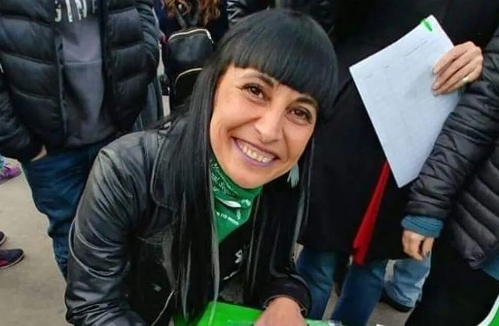 La mujer contó que la atacaron por su postura a favor de la despenalización del aborto.