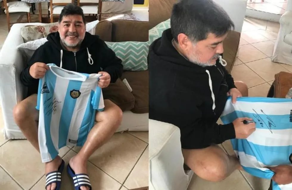 Diego Maradona le tira un centro a Juventud Antoniana en medio de la crisis