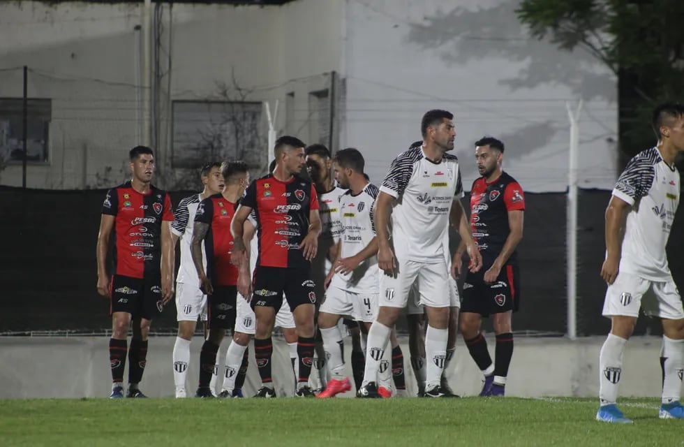 Sporting cayó 3 a 0 ante Liniers por la final de los playoff