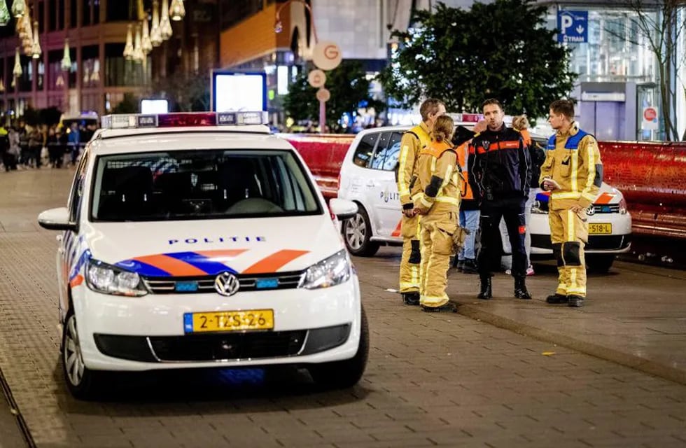 Nuevo ataque en Europa: un hombre apuñaló a tres personas en La Haya. (EFE)