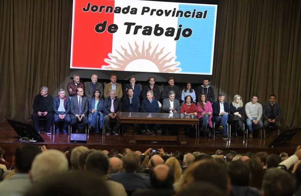 Schiaretti reunido con funcionarios de Hacemos Por Córdoba.