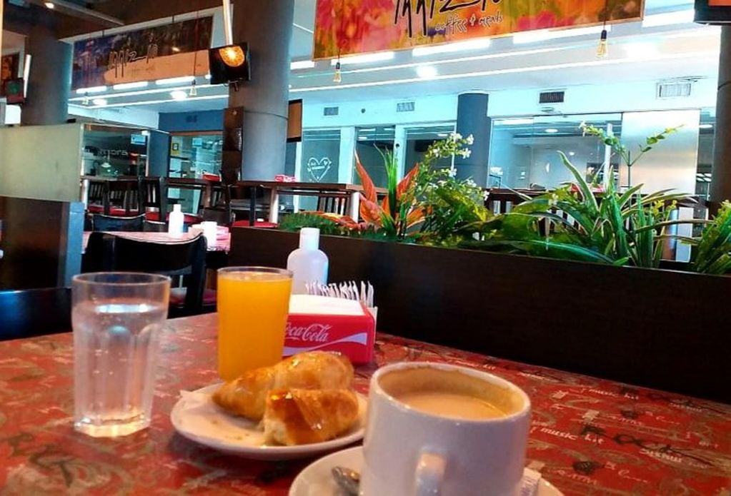 11 de junio, reabrieron bares y restaurantes en Carlos Paz. El rubro gastronómico retomó su actividad tras casi tres meses de restricciones. (Foto: VíaCarlosPaz).